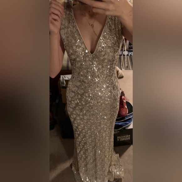 selling my prom dress. didn’t even wear it to prom - Picture 2 of 3